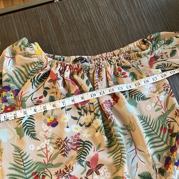 RW & Co. ladies fully lined blouse in size extra small. - Picture 6 of 8